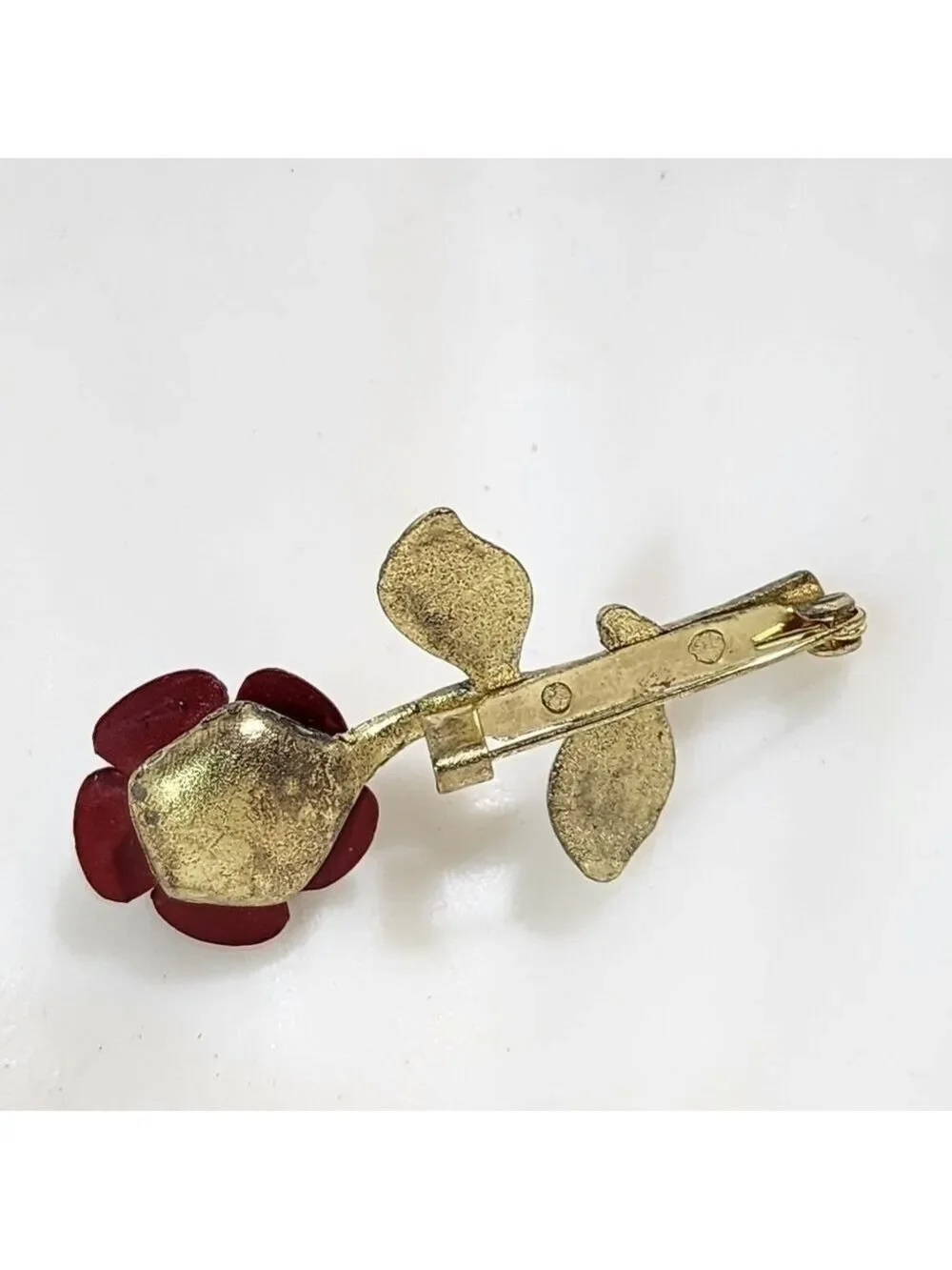 Vintage Goldtone Deep Red 3D Rose brooch pin simple classy elegant